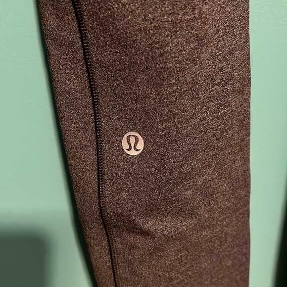 Lululemon Size 4 Leggings, Maybe worn one time - Picture 6 of 8